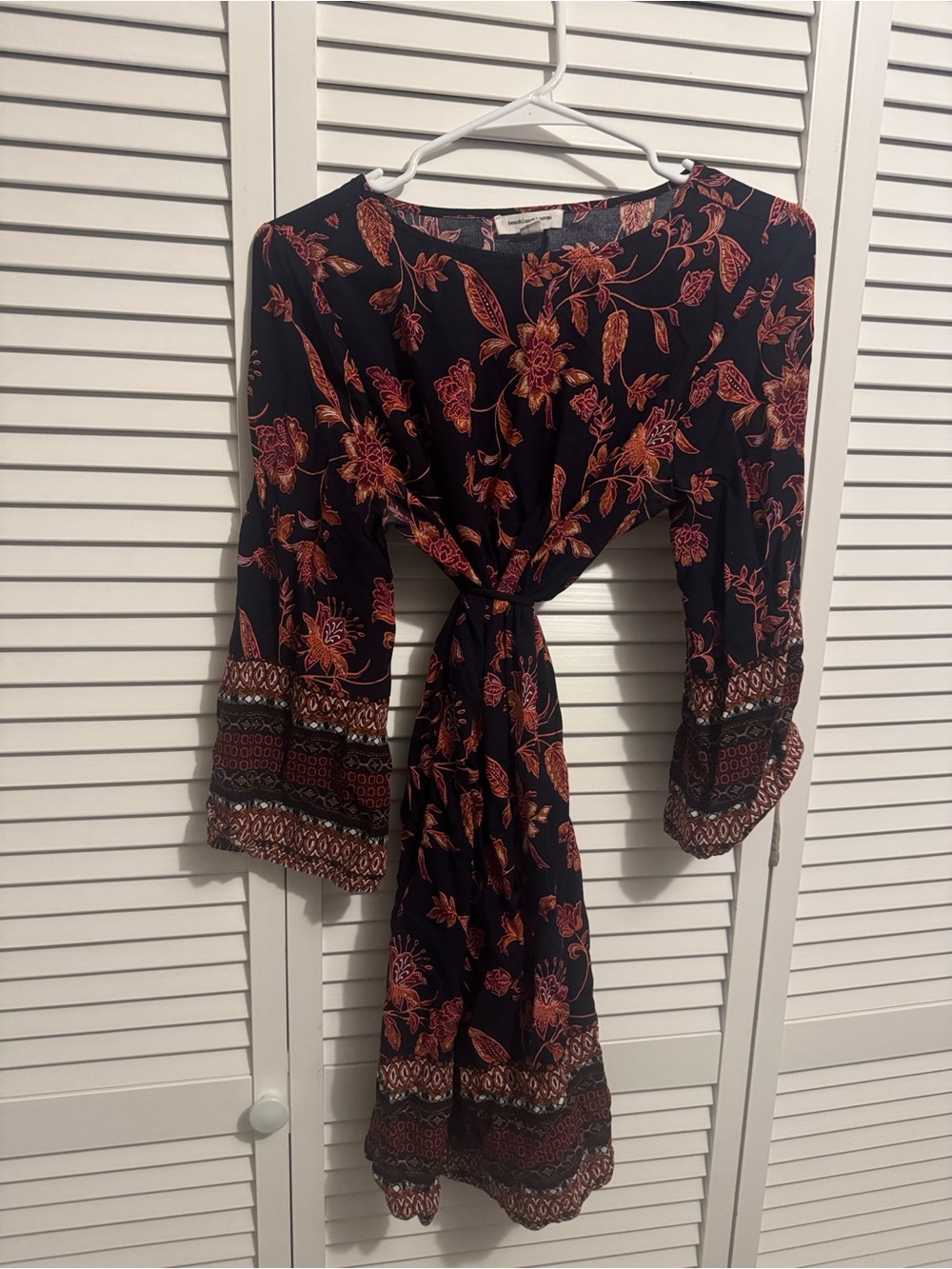 beachlunchlounge Black Long-Sleeve Tie-Front Tunic with Rust Floral Print